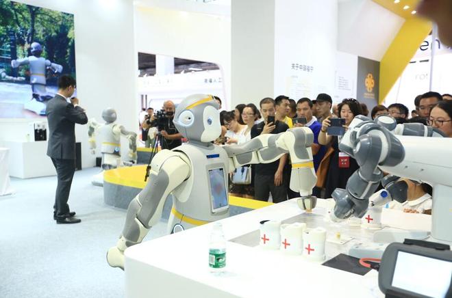 “機”動時刻，智領未來 中瑞福寧機器人閃耀2018世界機器人大會